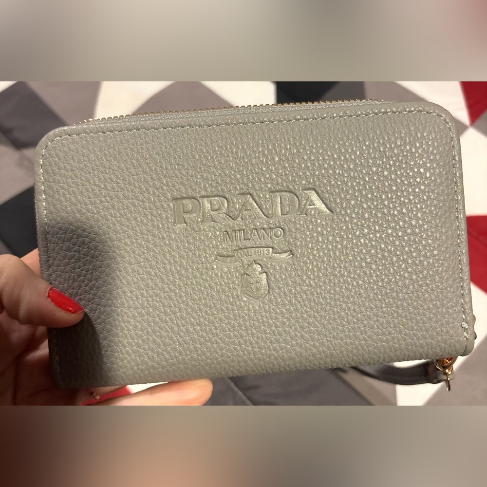 NEW Gray Textured Wristlet